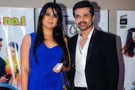 /after-22-years-of-marriage-himesh-reshammiya-divorced-with-wife-komal
